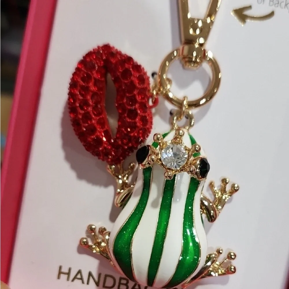 True to Form Frog Keychain with Red Lip Accent - Picture 3 of 6